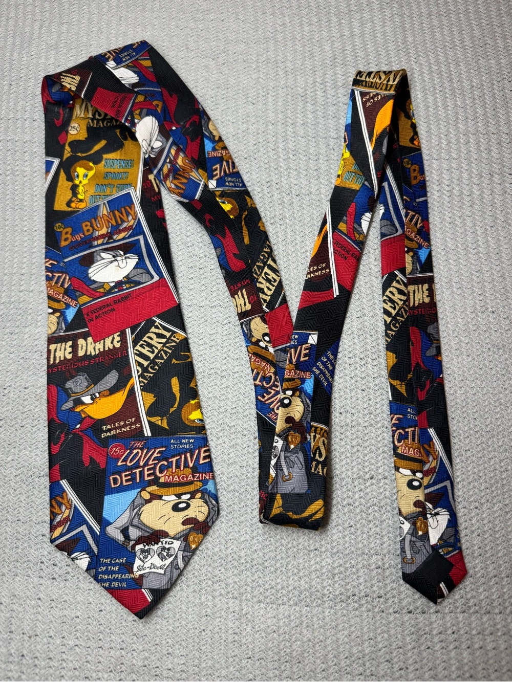 Warner Bros. Looney Tunes Detective Comic Strip Tie in Black, Red, Blue